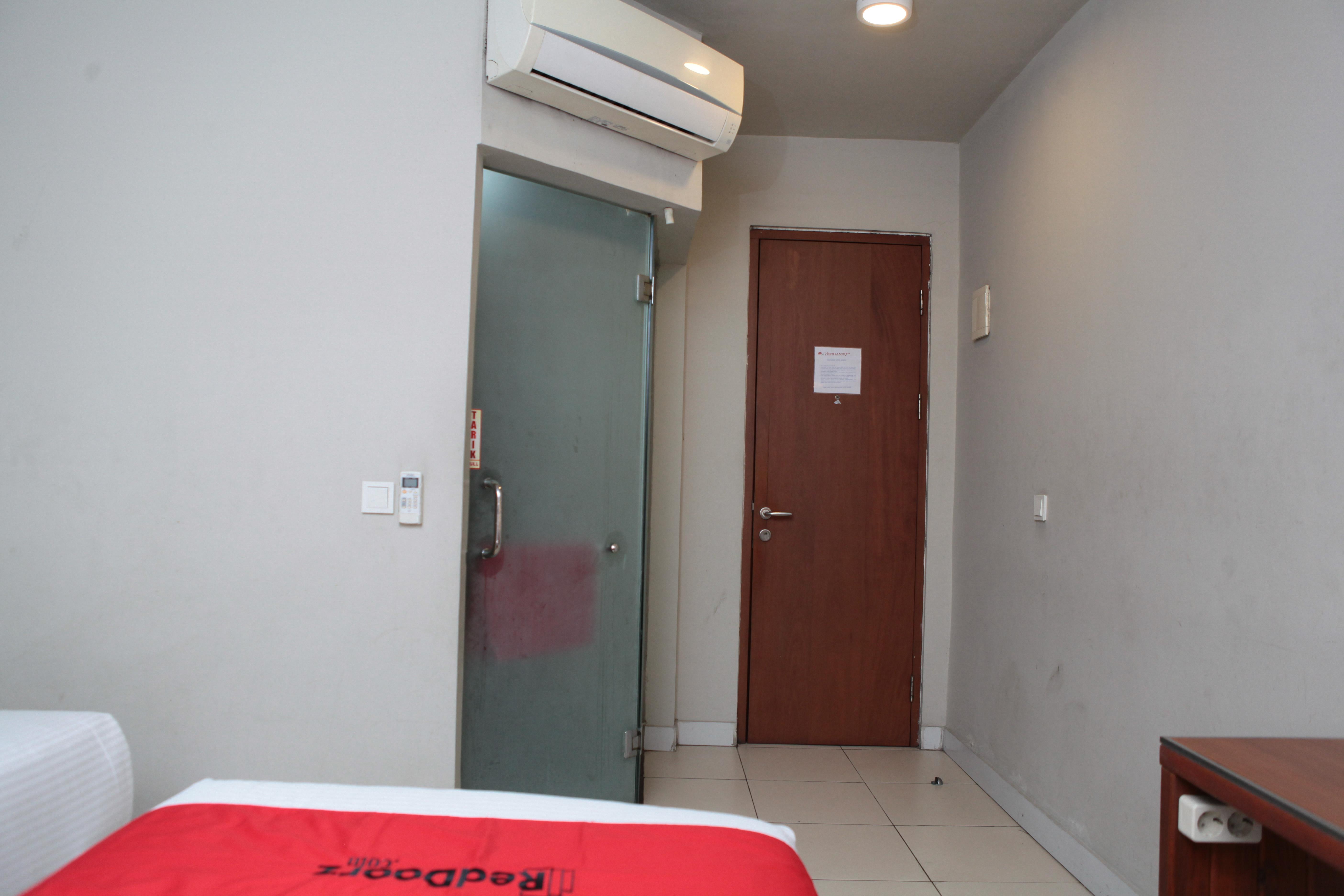 Reddoorz Near Afrika 3 3*