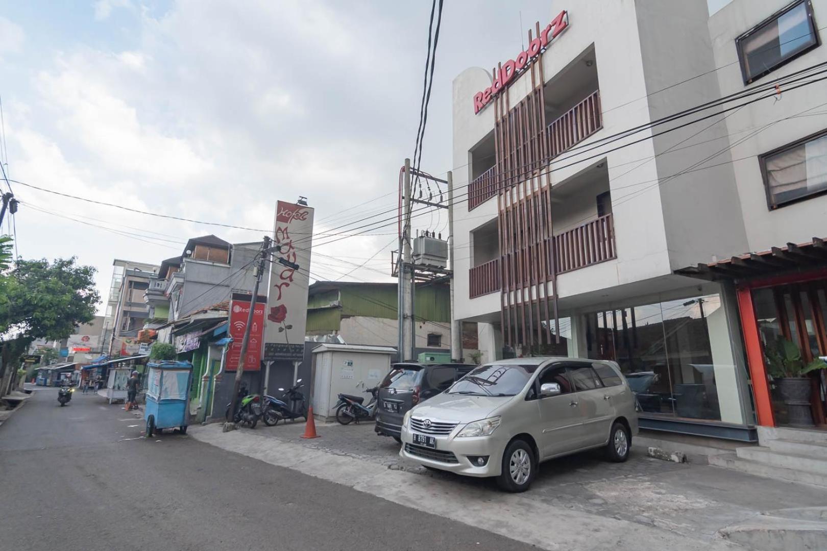 Wisma tamu Reddoorz Near Afrika 3 3*